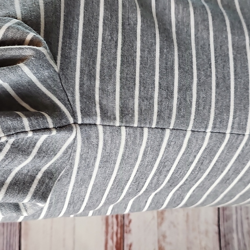 NWT CHARTER CLUB 3/4 CUFF SLEEVE GRAY & WHITE STRIPE PULLOVER KNIT TOP - Picture 4 of 12